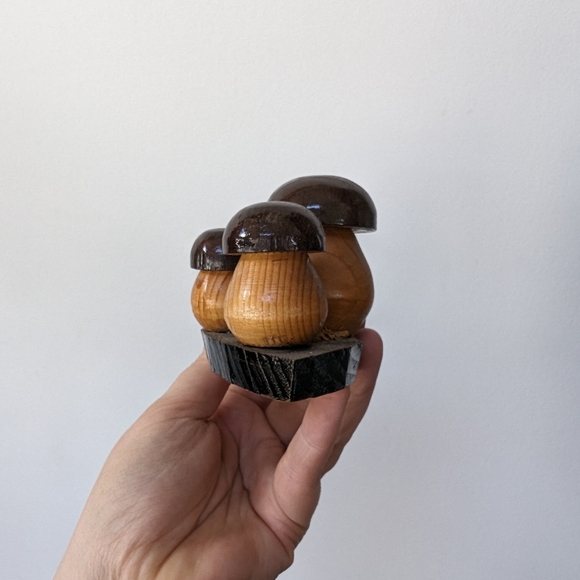 Wooden folk mushrooms x 2 - Picture 4 of 9